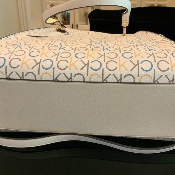 Calvin Klein Large Monogram Purse w shoulder strap & satchel handles - Picture 5 of 6